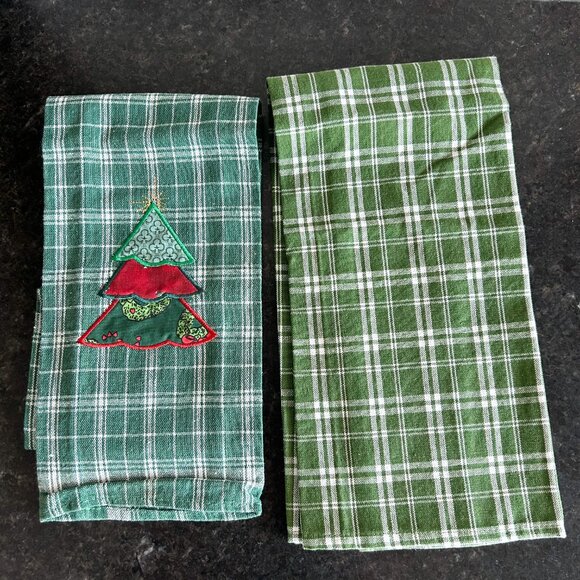 Set of 2 Christmas Towels New without Tags, Holiday Towels, Xmas Towels - Picture 2 of 4